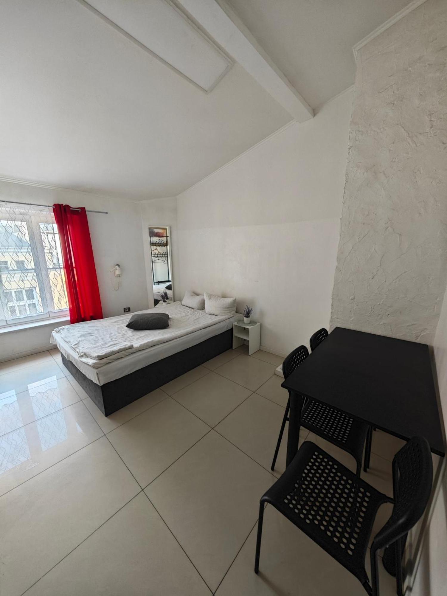 Apartamenty Wilcza - City Center Варшава Стая снимка